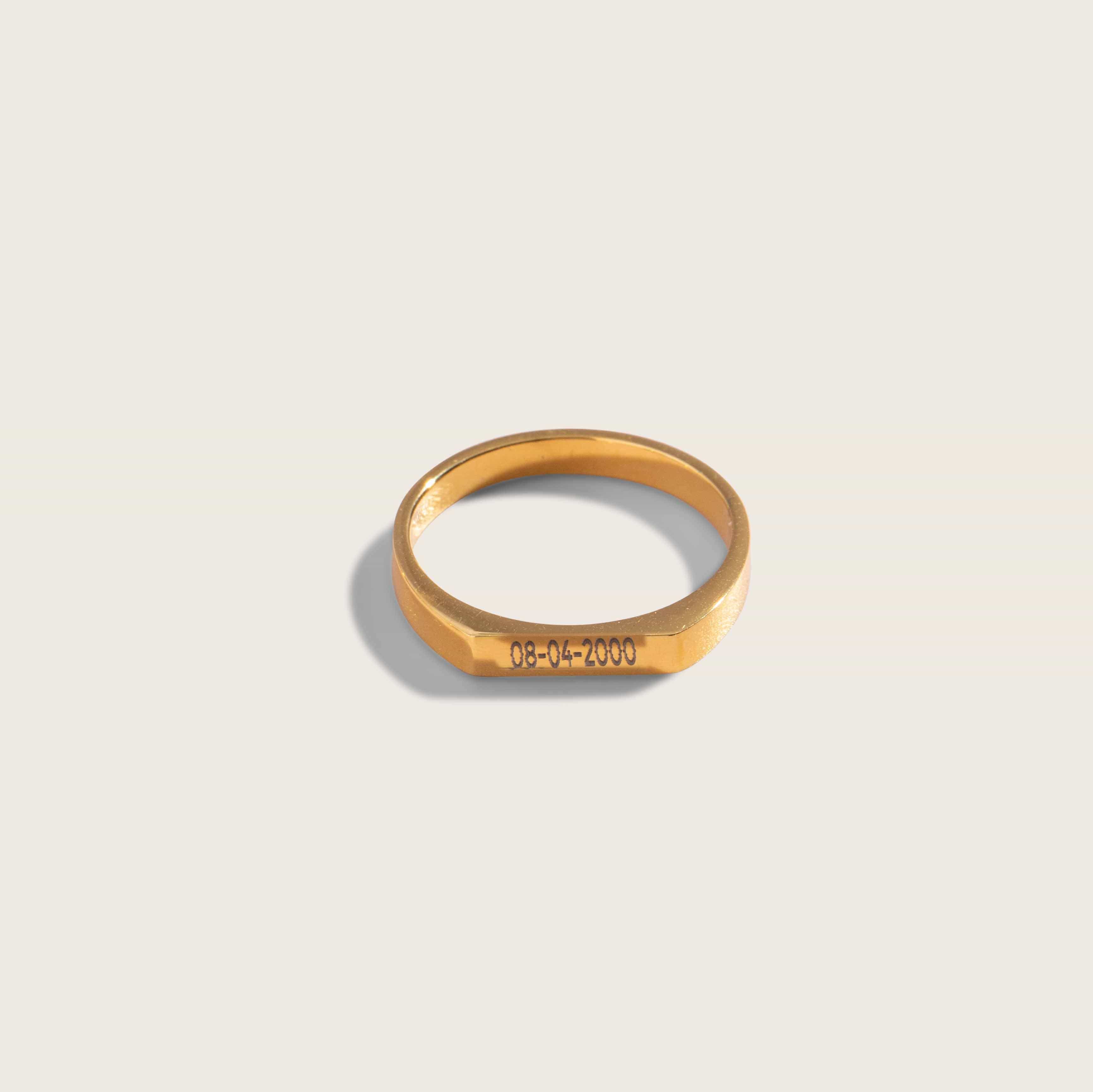 Engravable Ring in Gold