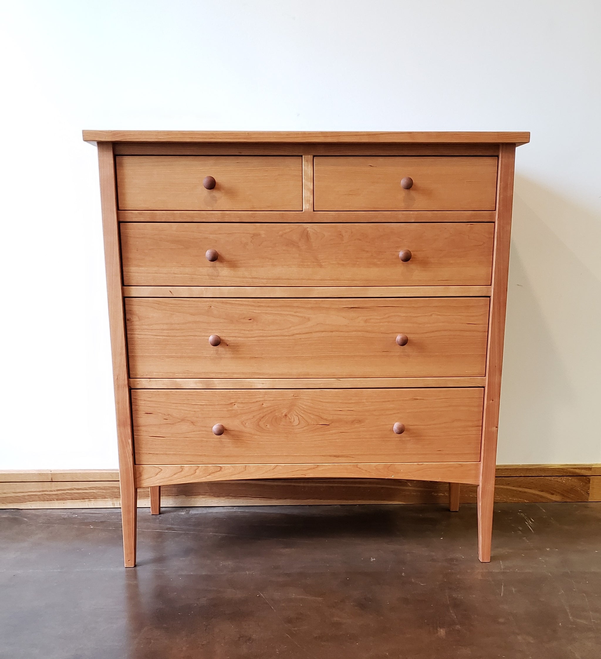 Modern Shaker Dressers Hardwood Artisans Handcrafted Bedroom Furniture   ModernShaker 5DrawerLowChest2 2048x 