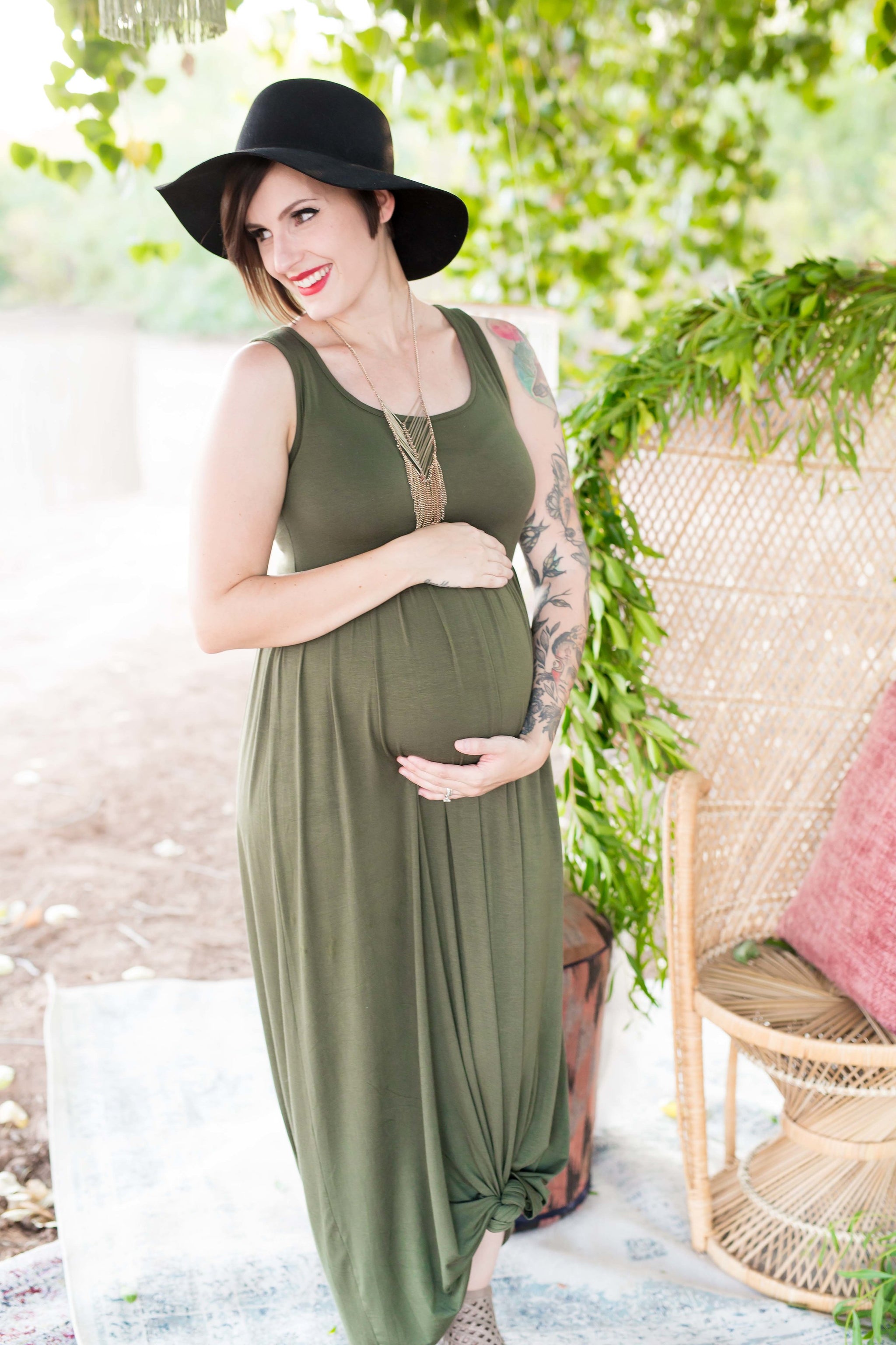 Here S Why You Shouldn T Wear Tight Maternity Dresses Motherbeematernity