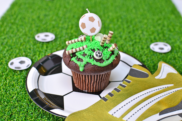 Coole Fußball-Torte für große und kleine Geburtstagskinder als Backset