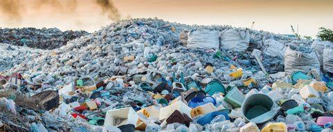 大量に廃棄されるプラスチックごみ