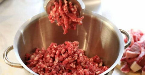 THE ULTIMATE GUIDE TO CHOOSING THE RIGHT MEAT GRINDER FOR YOUR KITCHEN