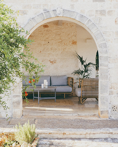 Nest lounge with light grey cushions, terrace inspiration