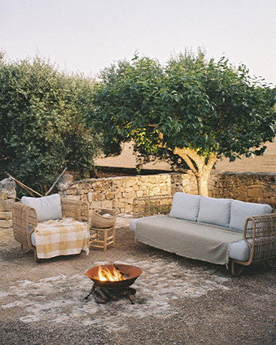 Cozy outdoor lounge with Cane-line Nest lounge, fire pit