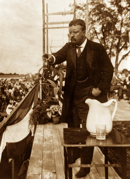 roosevelt speaking to crowd 2