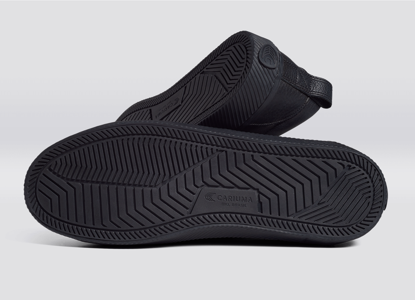 Cariuma Oca Low All Black Premium Leather Sneaker Men In All Black