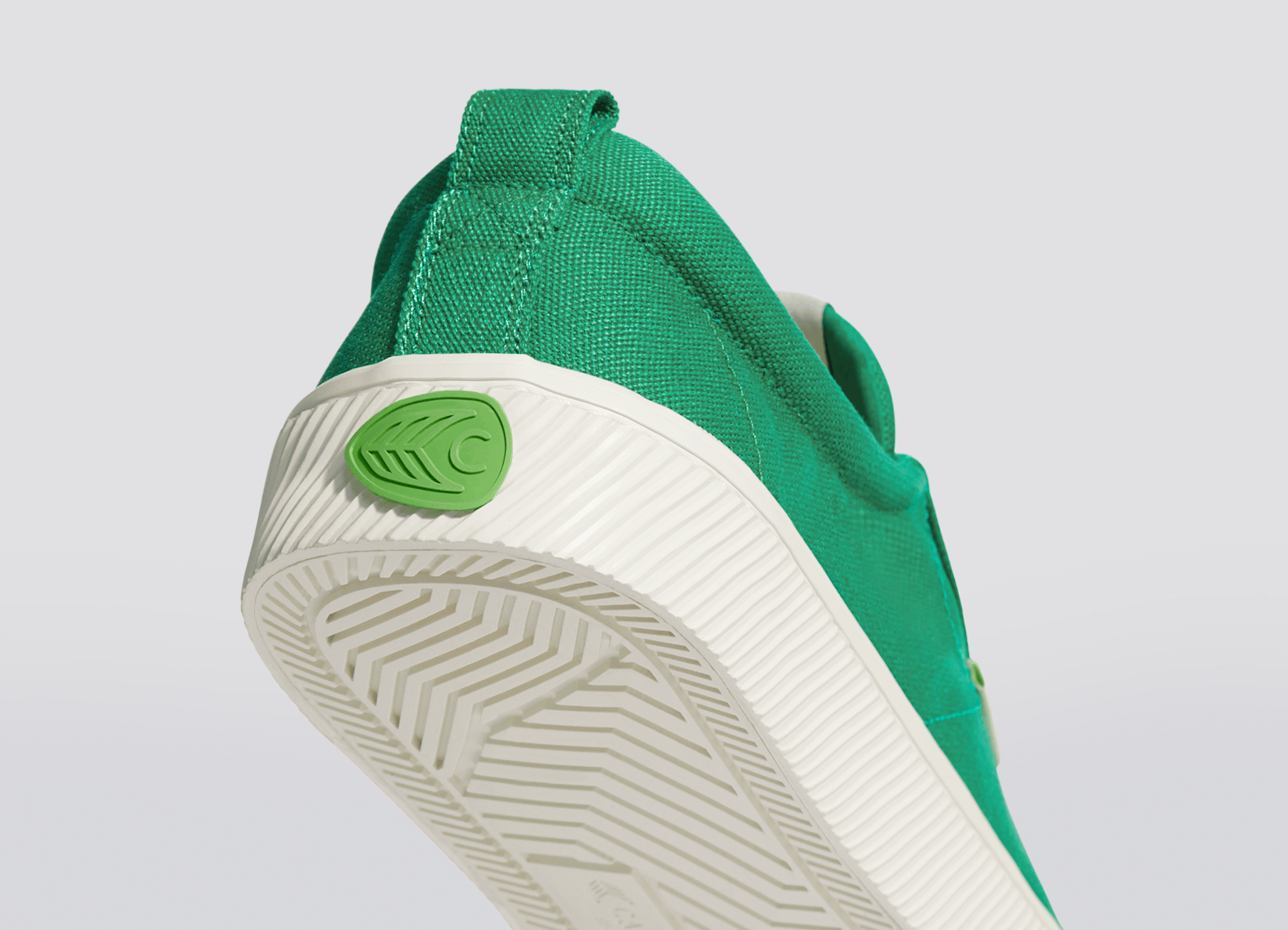 oca low green canvas sneaker