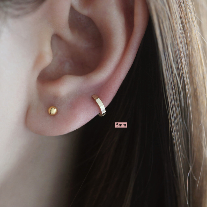 14K Gold Faceted Cartilage Huggie Hoops | Musemond