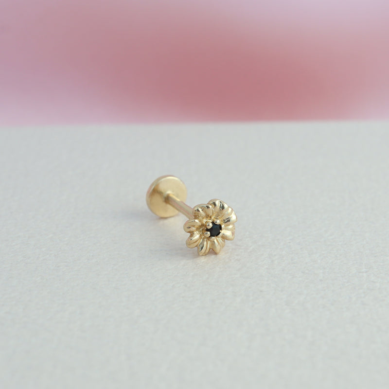 Mila Flower Labret Piercing 14K Gold | Musemond