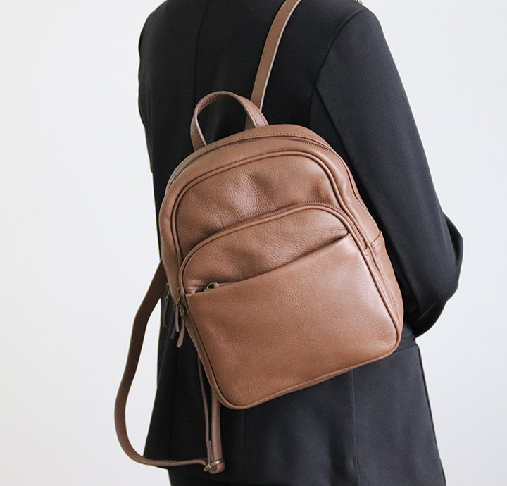kind Raffinaderi lovgivning Lille, smart rygsæk i brunt læder til damer -895kr. – BIRKMOND