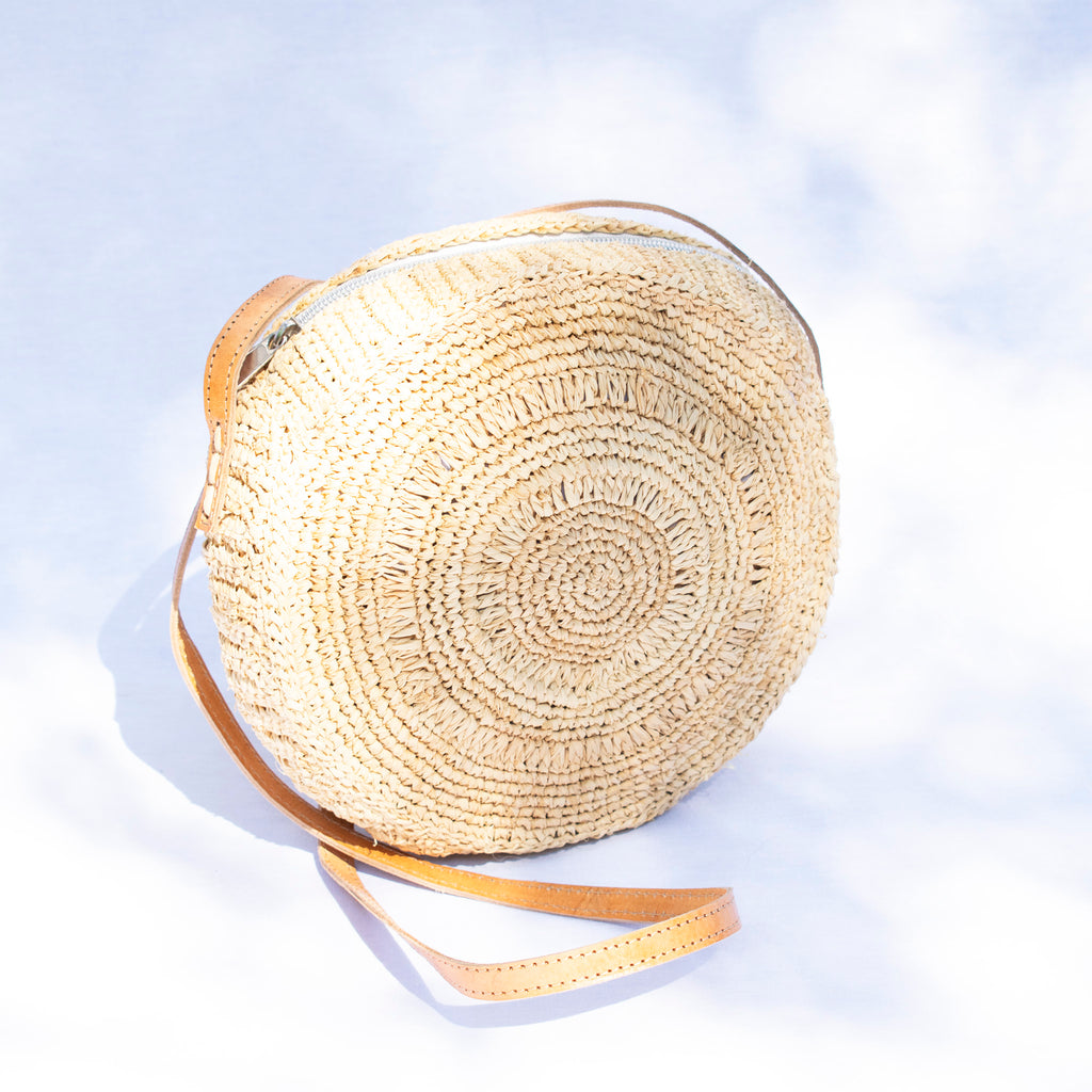 round raffia crossbody bag