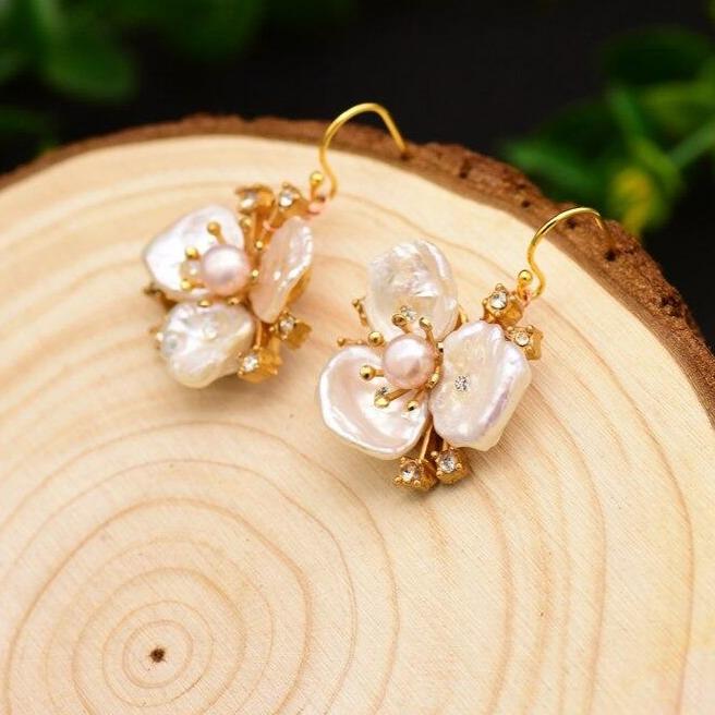 Pearl Flower Earrings With Rhinestones