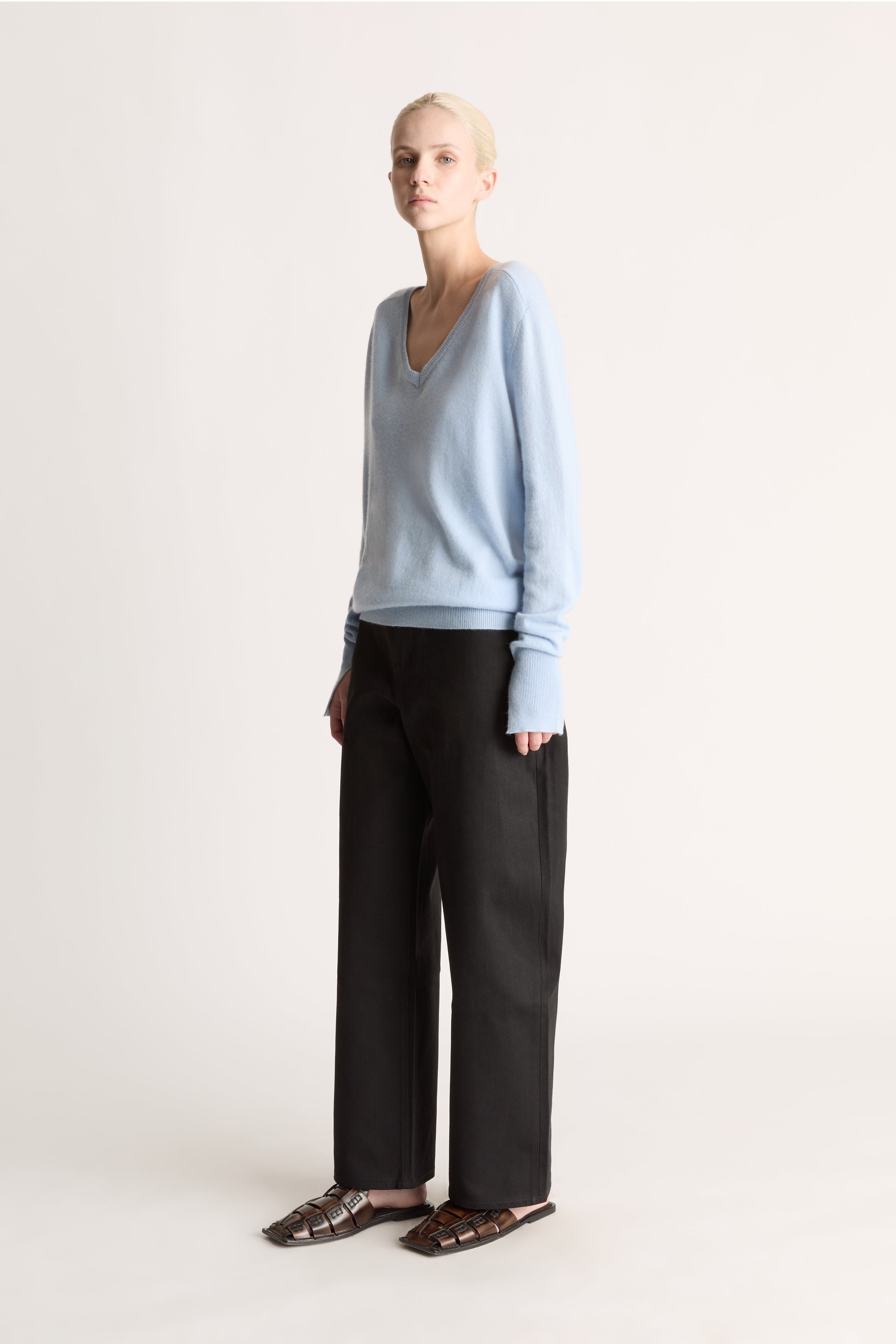 Lee Mathews Cashmere V Neck Sweater In Bay