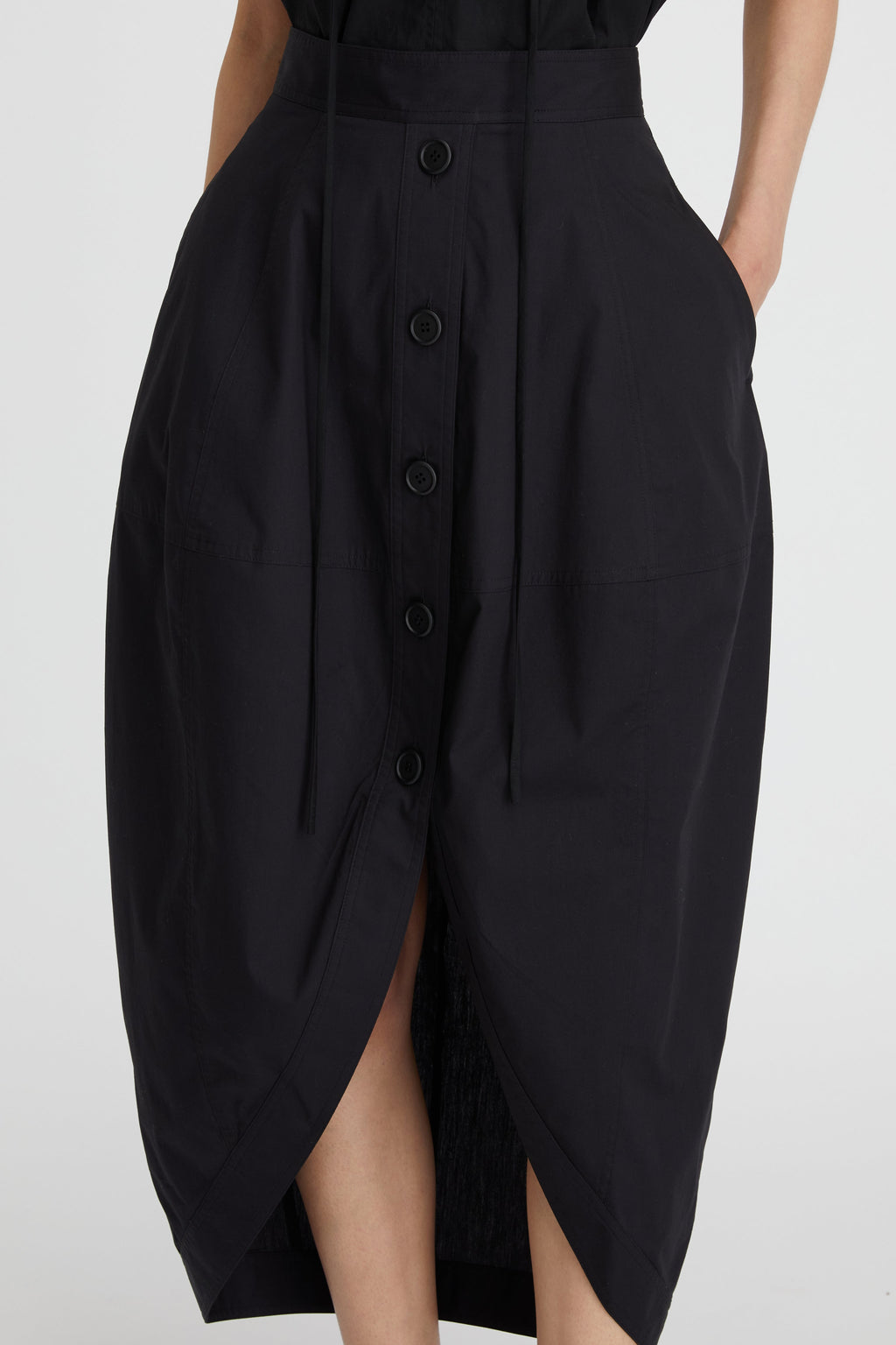 https://cdn.shopify.com/s/files/1/2499/6156/products/44_OakleySkirt_Black_0870_1024x.jpg?v=1666656565