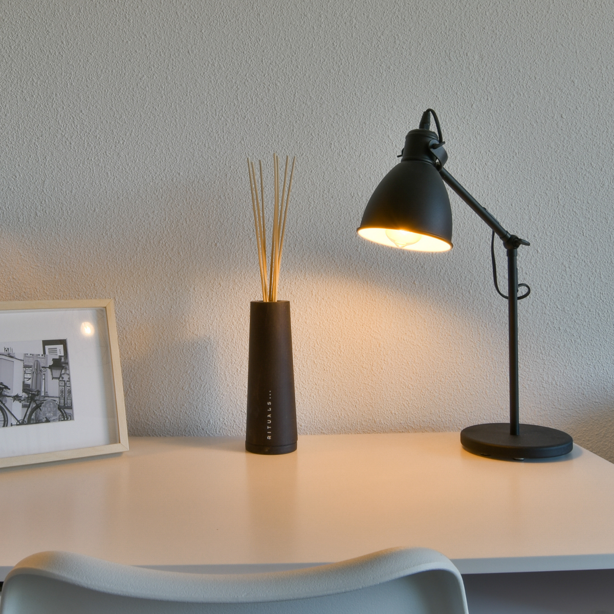 Télétravail : 10 lampes de bureau à avoir chez soi