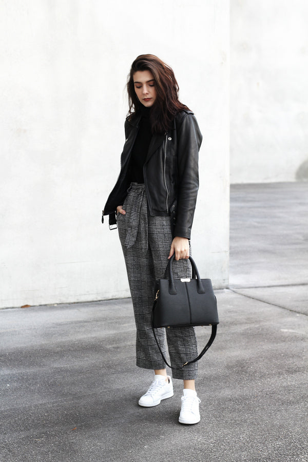 Trendy Black Leather Jacket and Handbag for a Gorgeous Street Style Ap ...