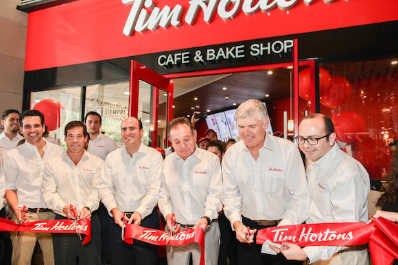 Miles de personas reciben al restaurante Tim Hortons® en Monterrey 