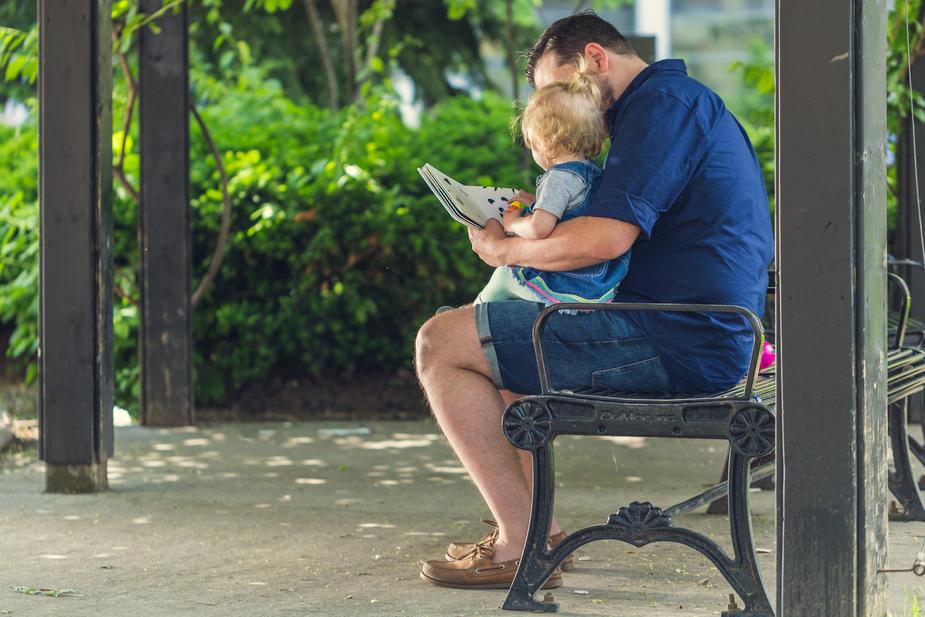 Vader en dochter - voorlezen voor dochtertje