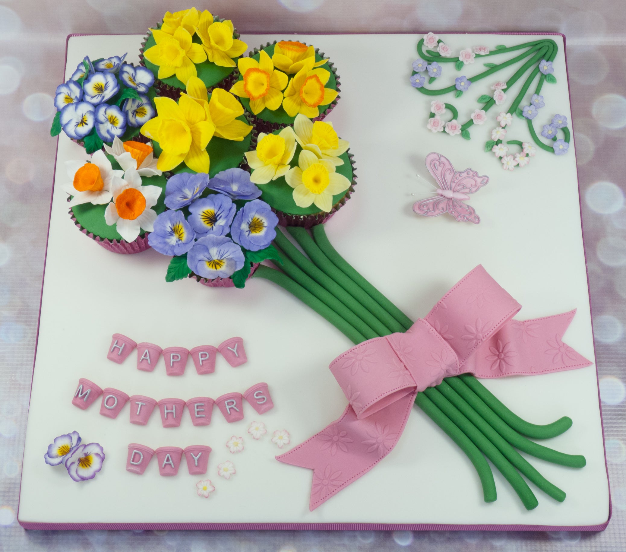 Yummy Cakes by Sue_Spring Flowers 12.jpg__PID:1dfa7ef0-ceb5-4d1d-b2b8-a3ea9e3861b5