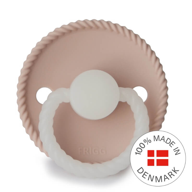 Se FRIGG - Rope Round Silicone Pacifier Size 2 - Blush Night hos Lillepip.dk