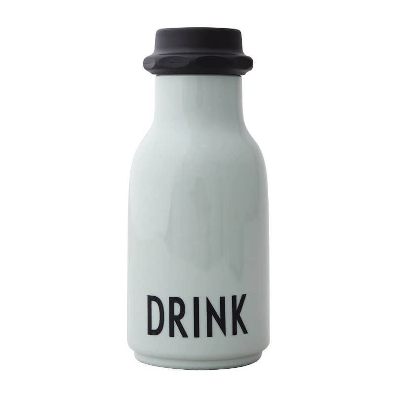 Se Design Letters - Kids Water Bottle vandflaske - Green - One size hos Lillepip.dk