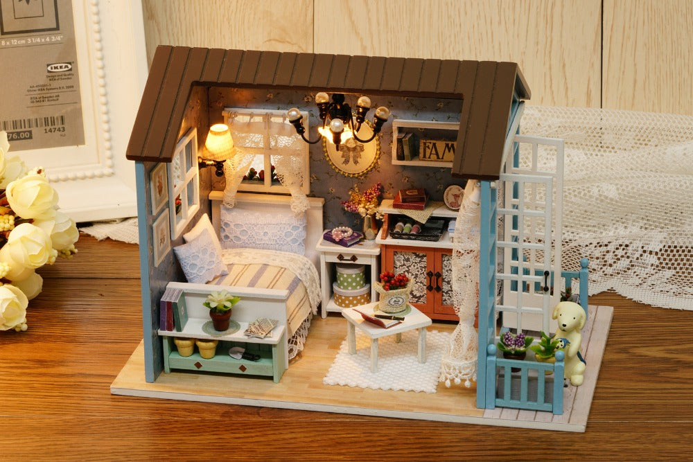 sweet mini dollhouse