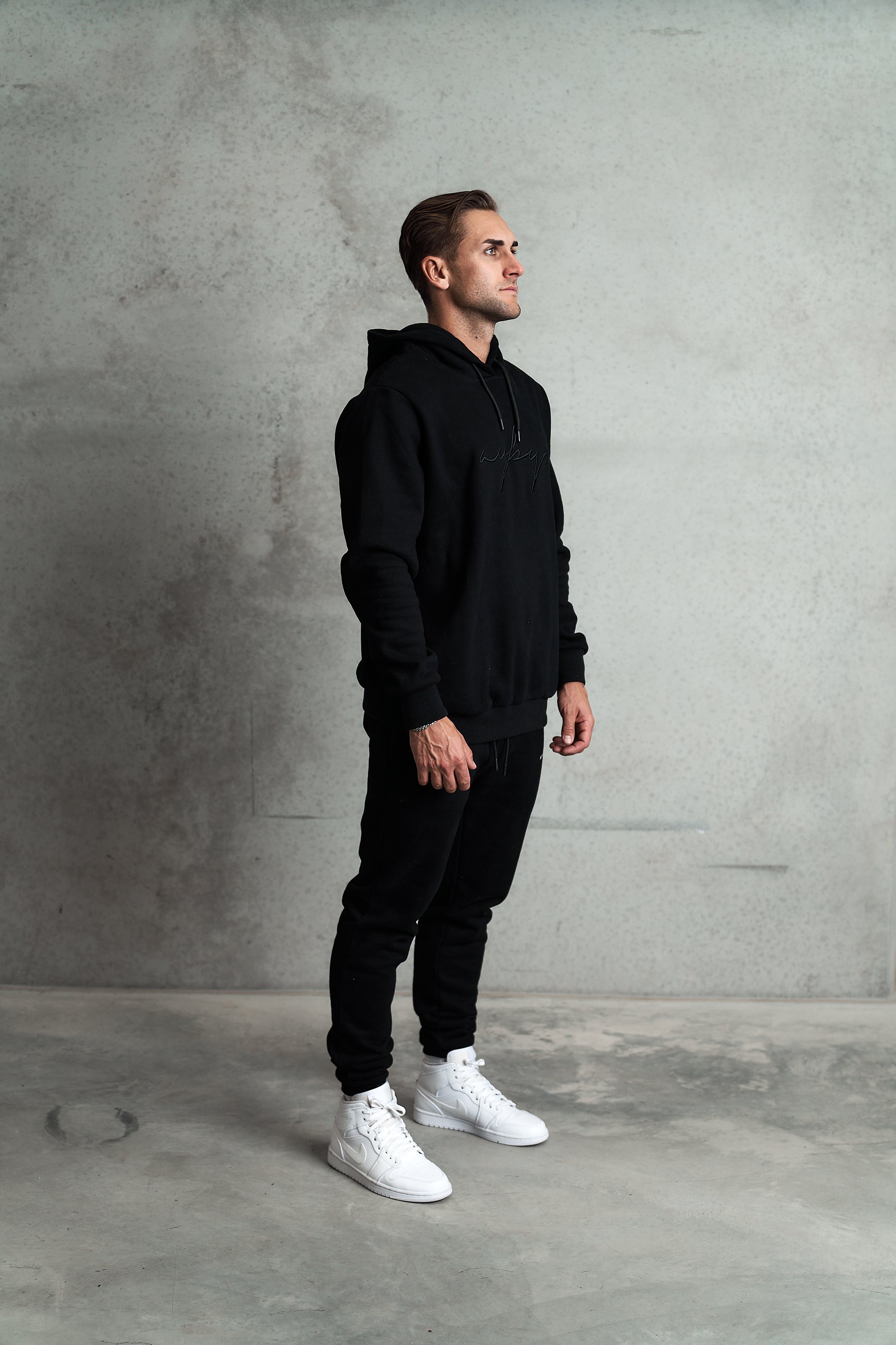 Signature Hoodie - Black – Aylesbury Clothing