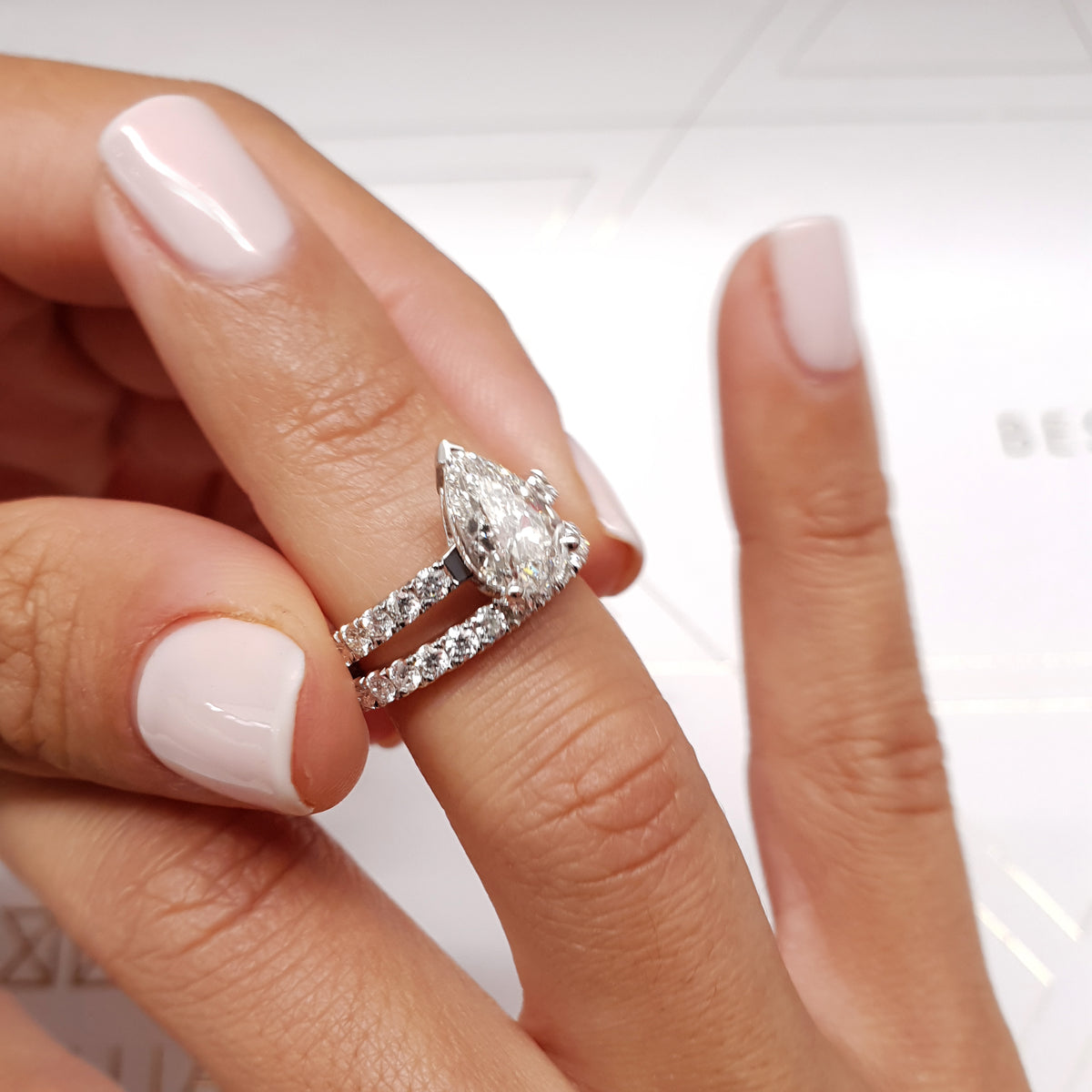 The Hailey Bridal Set 2.5 CARAT DIAMOND ENGAGEMENT RING