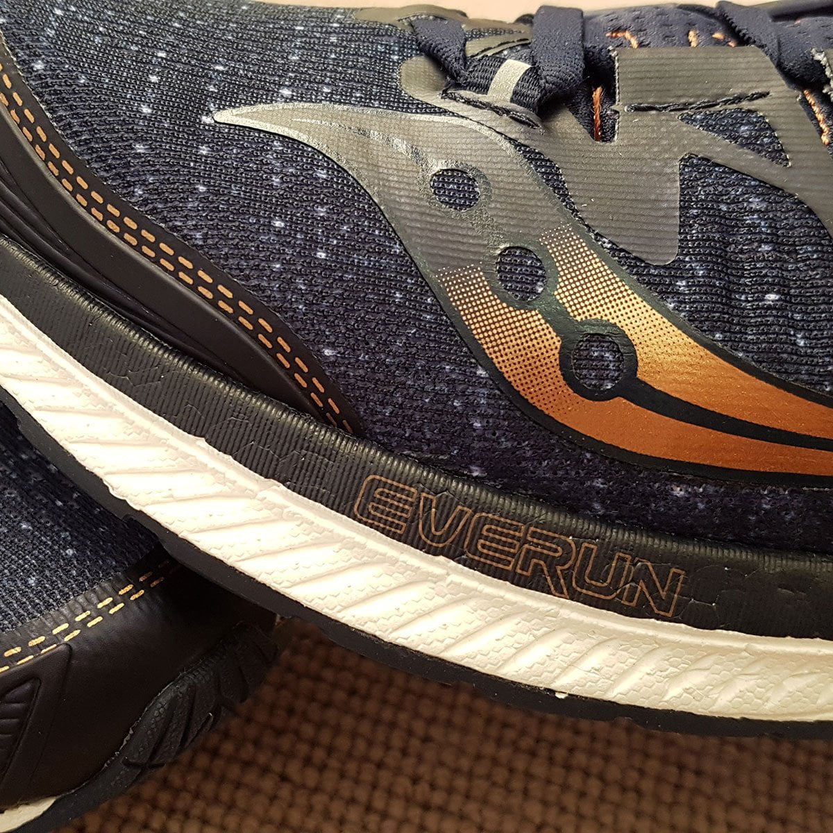 saucony men's triumph iso 4 running shoes review