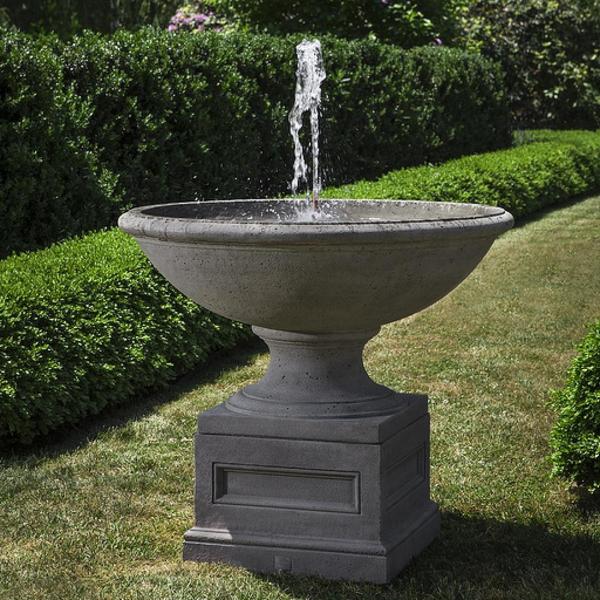  Condotti Fountain 