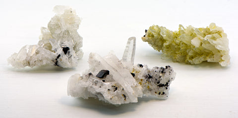 Image of three hubnerite stones against a plain background