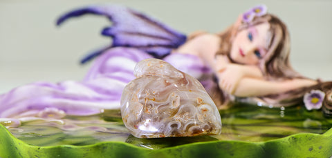 Agate Enhydro on fairy dish display