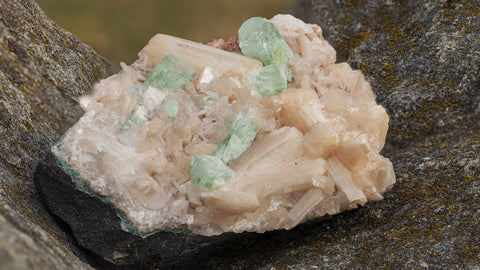 Image of stilbite with apophyllite