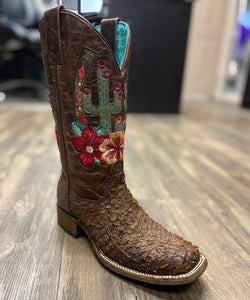 corral fish boots