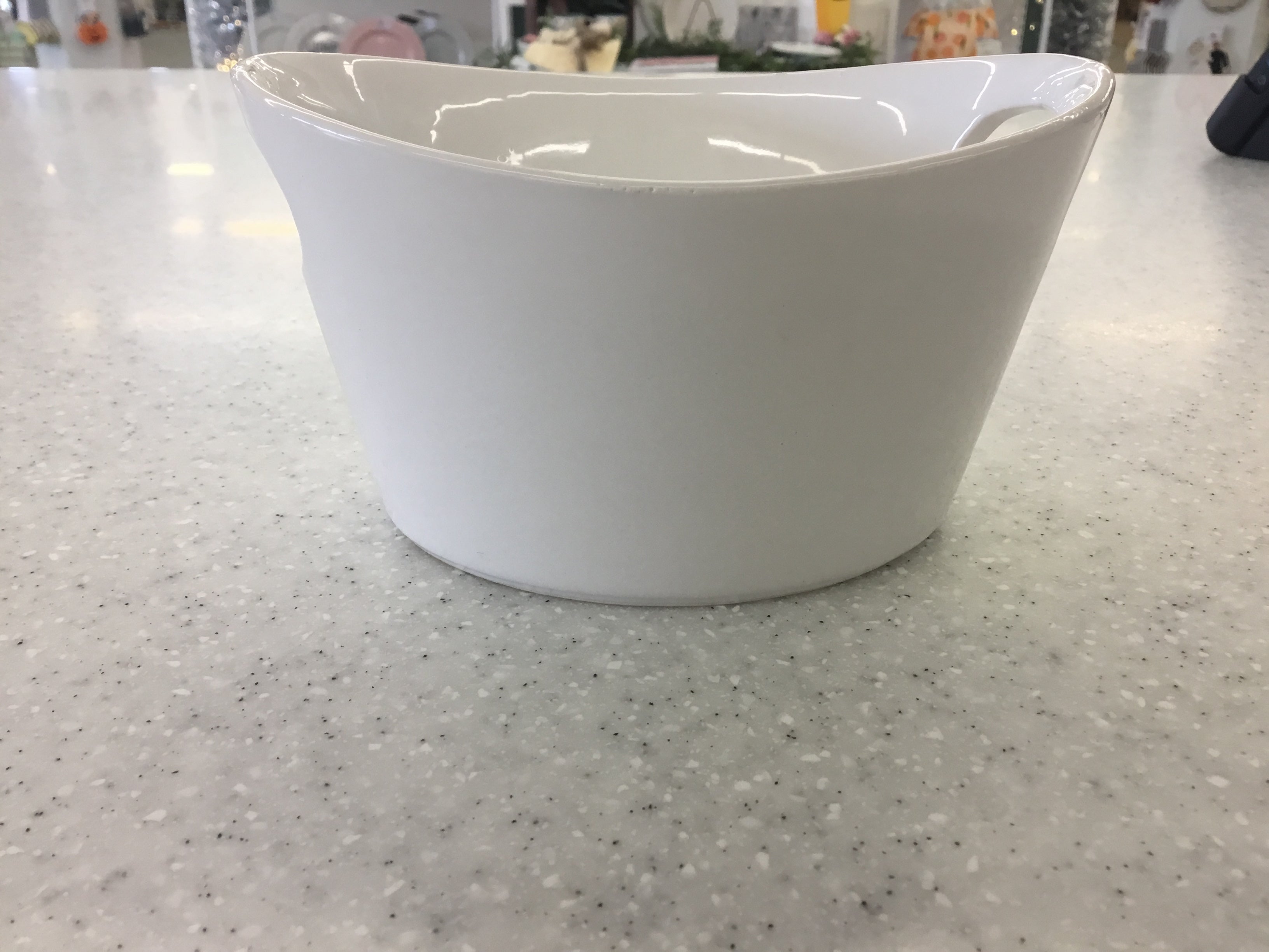 Pure White Oval Bowl With Handles (SMALL) – Avenue 550