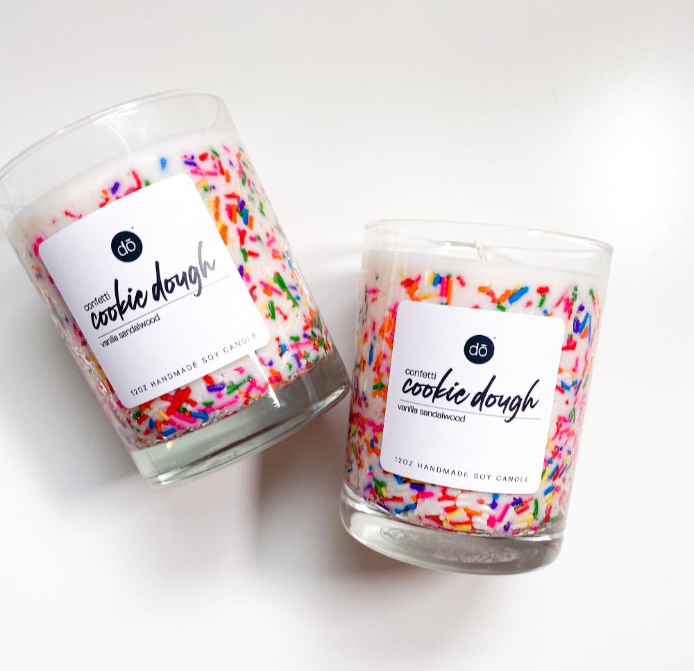 https://cdn.shopify.com/s/files/1/2509/8354/products/CookieDoughCandle-12.jpg?v=1668446757