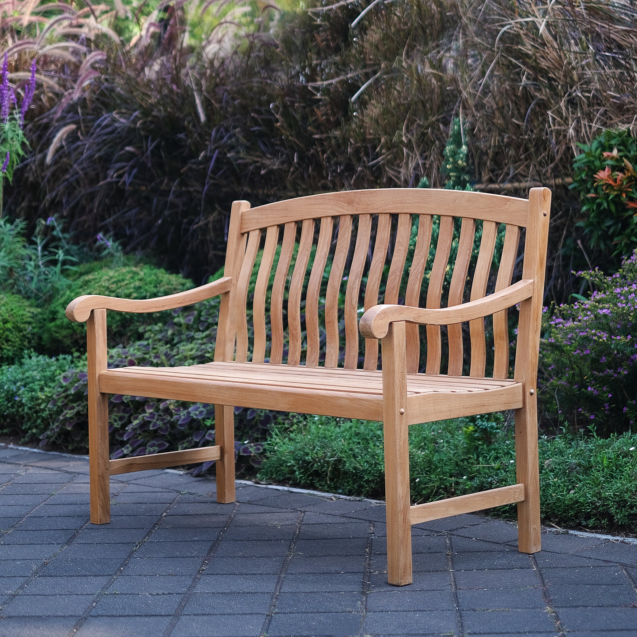 How to Treat an Oak Bench for Outdoor Usage