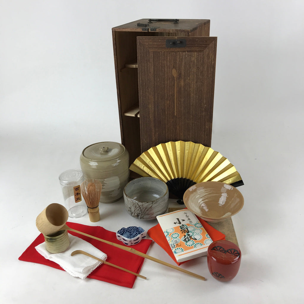 https://cdn.shopify.com/s/files/1/2511/7796/files/Japanese-Tea-Ceremony-Set-Chabako-Wooden-Box-Vtg-Pottery-Chawan-PX712_1024x.jpg?v=1699471905