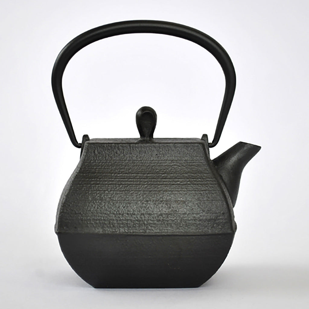 https://cdn.shopify.com/s/files/1/2511/7796/files/Tea-supplies-Small-iron-kettle-Rock-garden-0_8L-Nambu-ironware-Metalwork_1024x.jpg?v=1690918013