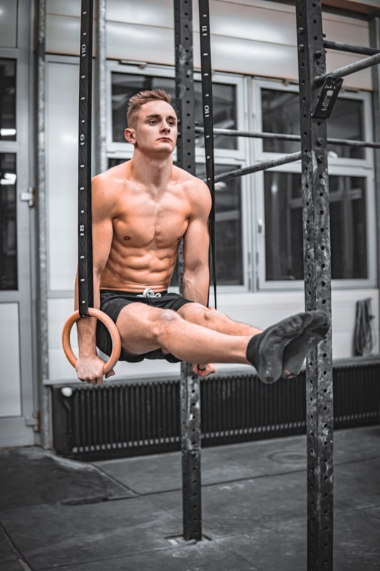 athlete does l sit on rings