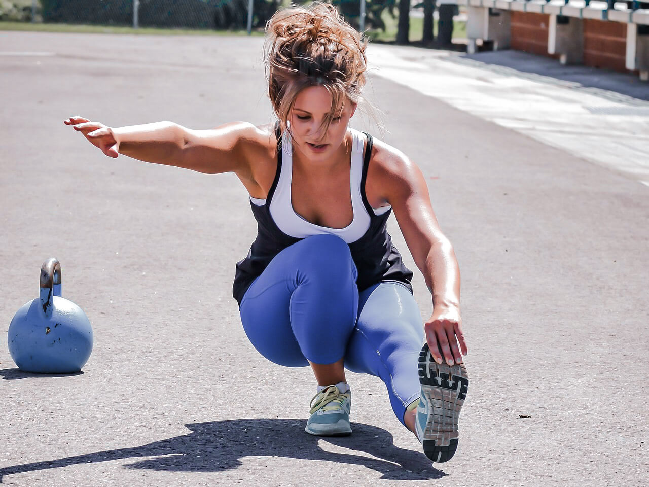 Female Calisthenics Athlete performing a Pistol Squat