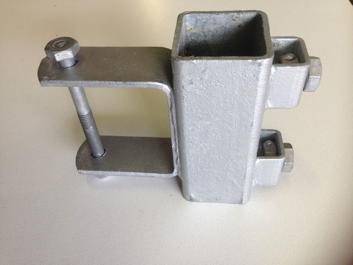 GALVANISED HEAVY DUTY SLIDE BRACKET SUITS 75x50 CROSSMEMBER 40x40