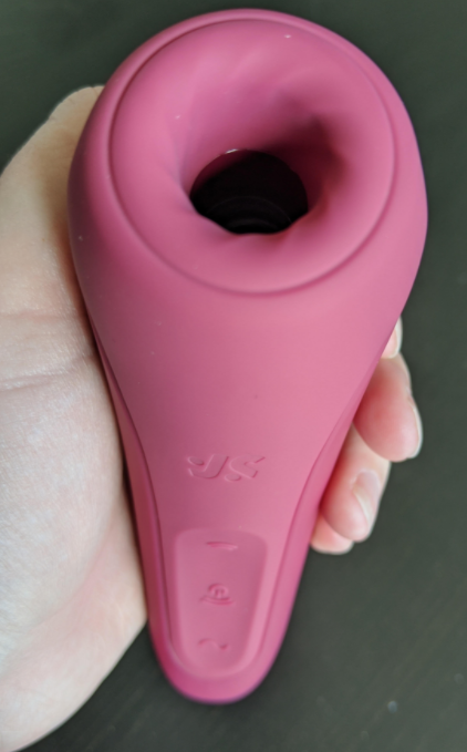 just for you desires - satisfyer curvy 1+ - business end