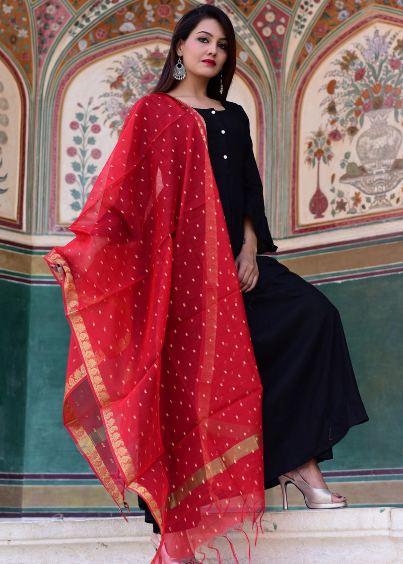 full black dress with red dupatta