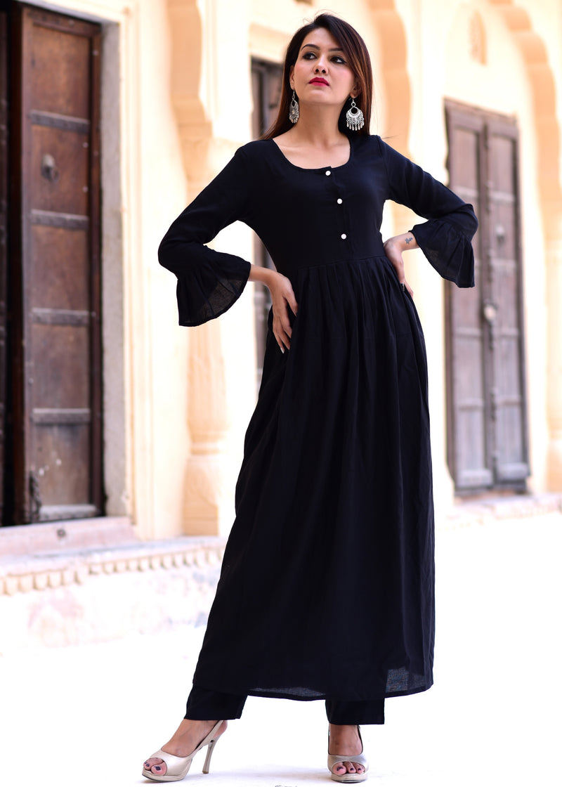 full black dress with red dupatta