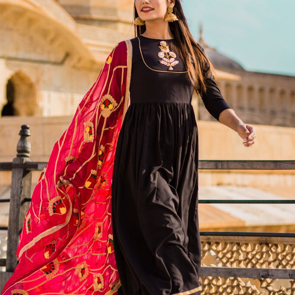 black suit with colourful dupatta