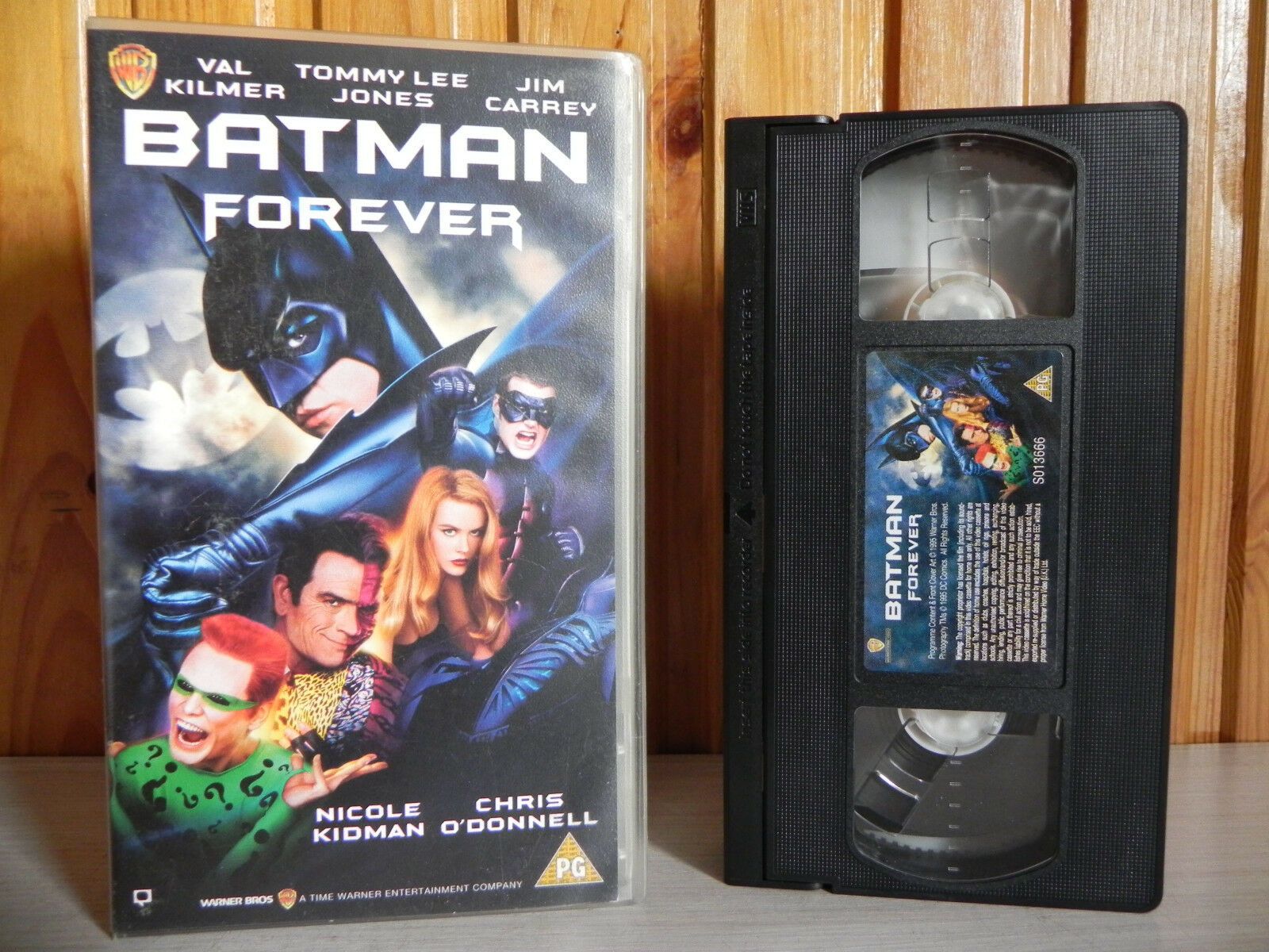 Batman Forever (1995): Superhero Action - Val Kilmer / Tommy Lee Jones -  Pal VHS 5014780136663 – Golden Class Movies LTD