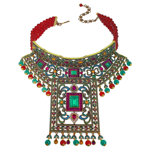 are statement necklaces still in style