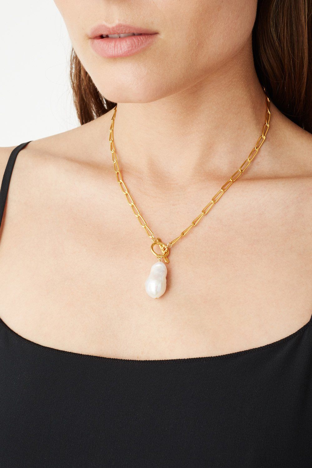 white pearl gold necklace