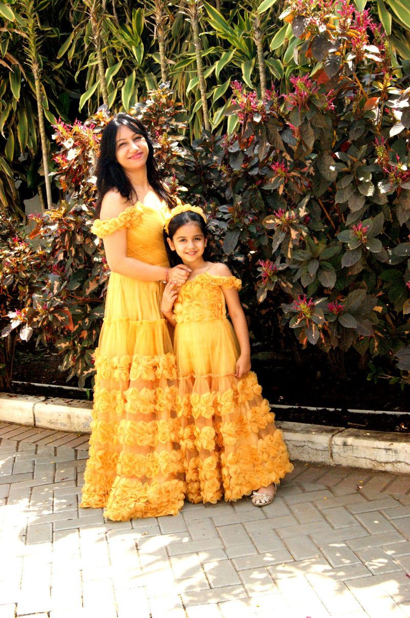 mom and beti same dress